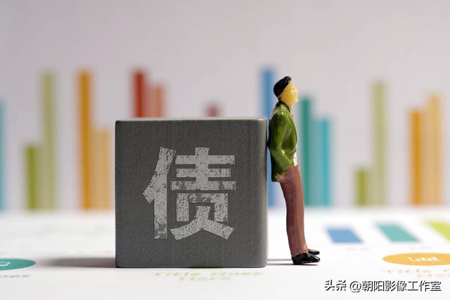 欠信用卡15万3年没还了，现在是不是很多人欠信用卡？你欠了多少呢？还不上会不会坐牢