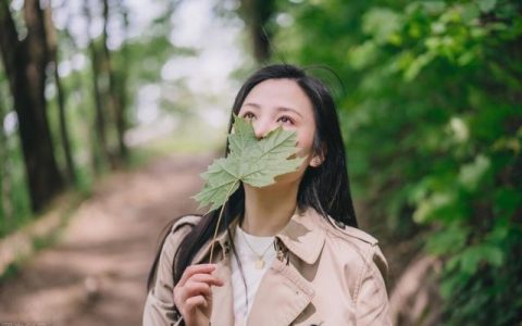 女邻居找我借2万块钱急用，还钱时我却愣住了，因为她向我表白了